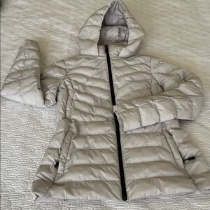 32 Degree Heat jacket. Soft cream/white in size small.